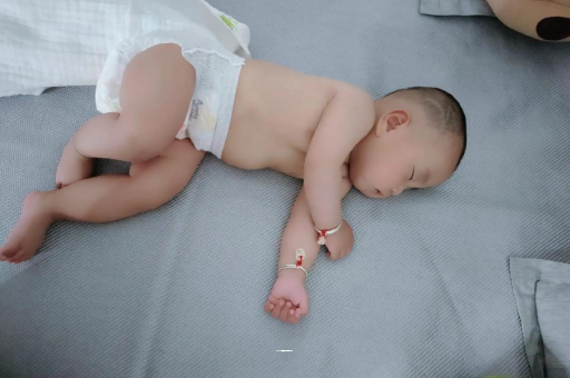 开封3个月宝宝怎么抱